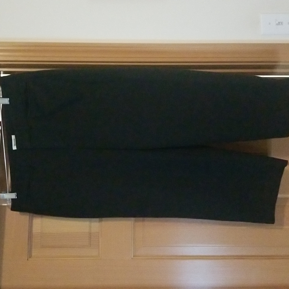 Dockers size 10 black capris